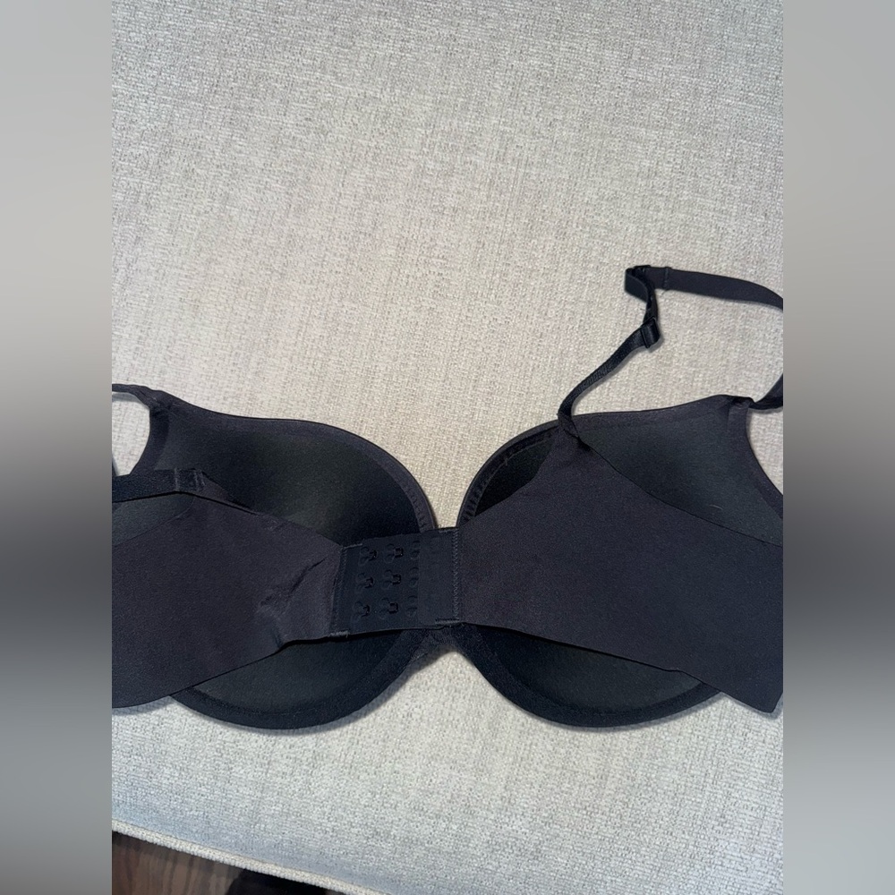 SKIMS Ultimate Teardrop Underwire Push-Up Bra - Picture 2 of 3
